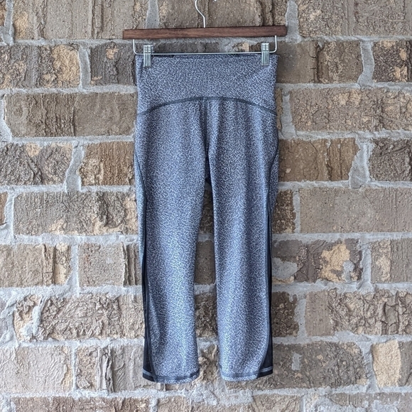 Lululemon Train Times Crop (17") Fractal Alpine White Black / Black Size 4 - Picture 1 of 12